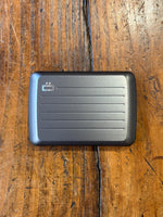 Chargez l'image dans le visionneur de galerie, Porte-carte Titanium Strié - Ögon Design